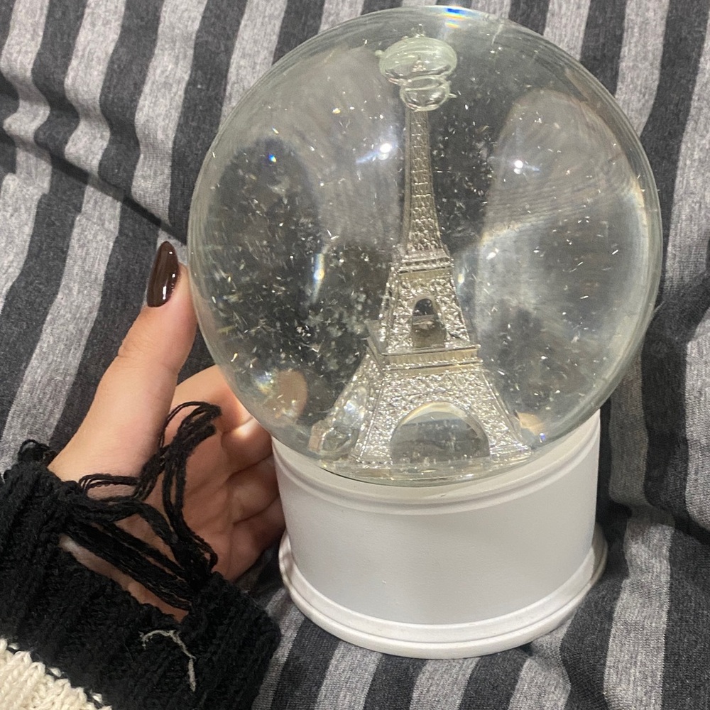 Elegant Silver Eiffel Tower Snow Globe